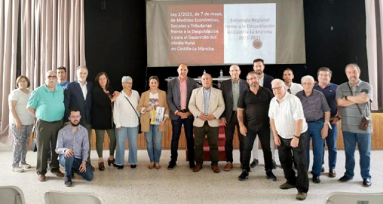 La Junta informa a los alcaldes de La Jara de las ventajas de la Ley de Despoblación