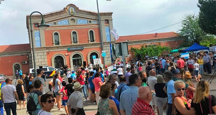 Medio millar de personas piden en Talavera soterrar las vías del AVE
