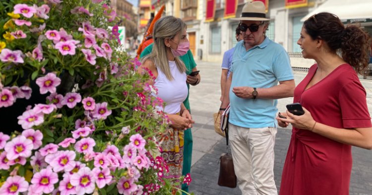 Decenas de floristas de toda España decoran el recorrido del Corpus de Toledo