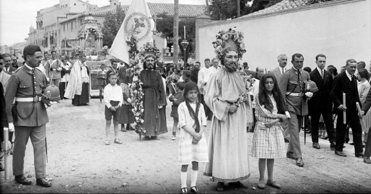 La Junta publica una exposición virtual de fotografías antiguas del Corpus Christi