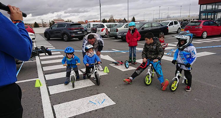 Carreras de bici sin pedales en Talavera para menores de 5 años
