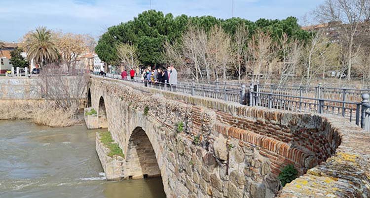 El Puente Romano de Talavera estrena iluminación este viernes