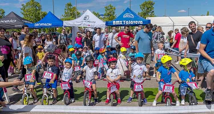 Más de 70 niños disputan las carreras de bicicletas sin pedales en Talavera