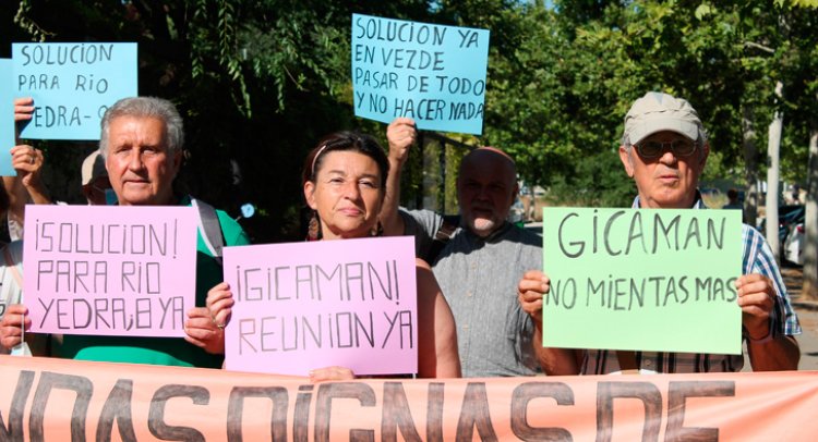 Vecinos de la calle Río Yedra de Toledo exigen a Gicaman contar con viviendas dignas