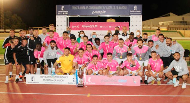 Doce equipos de fútbol participan en la XXI edición del Trofeo de la Junta
