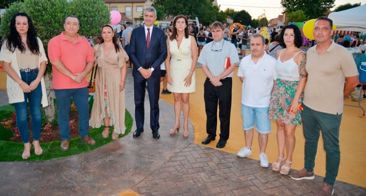 Álvaro Gutiérrez inaugura el nuevo parque infantil de Yeles