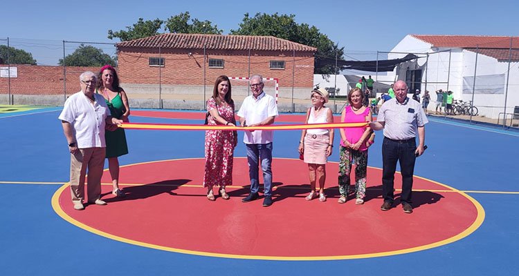 Pérez Lozano inaugura la nueva pista deportiva de Santa Ana de Pusa