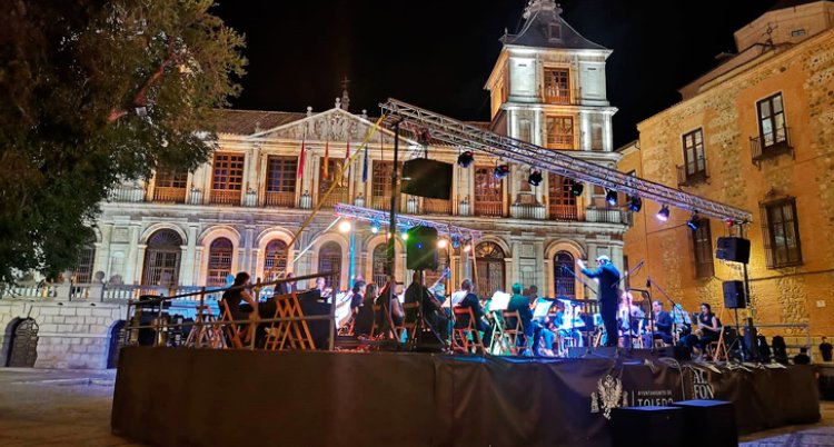 La Banda de Música ‘Ciudad de Toledo’ se luce en la plaza del Ayuntamiento
