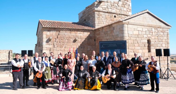 La Junta llevará a las aulas contenidos sobre el folclore de Castilla-La Mancha