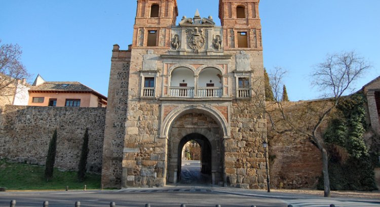 Los vehículos pueden salir del Casco Histórico de Toledo por la Puerta del Cambrón