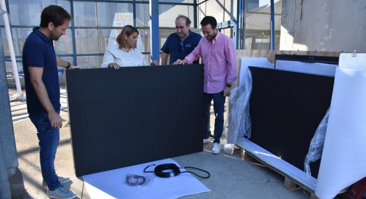 Comienza la instalación del nuevo videomarcador en el campo municipal ‘El Prado’ de Talavera