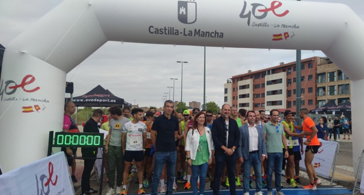 Casi 400 deportistas participan en la carrera del 40 Aniversario del Estatuto en Talavera