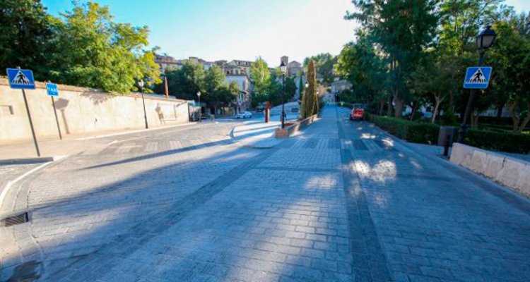 Toledo abre al tráfico la calle avenida Reyes Católicos con mejoras en la accesibilidad