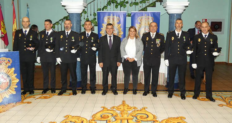 Devia preside los actos del Día de la Policía Nacional en Talavera