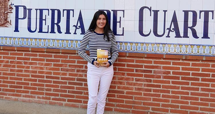 Una estudiante del IES Puerta de Cuartos de Talavera publica su primera novela