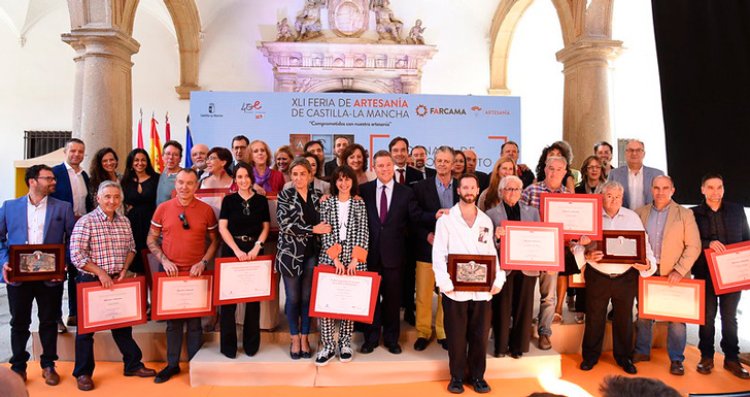 La Junta entrega la medalla al Mérito Artesano y reconoce a los nuevos catorce maestros