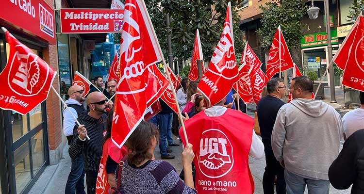 UGT se concentra en Talavera tras el despido de uno de sus delegados sindicales