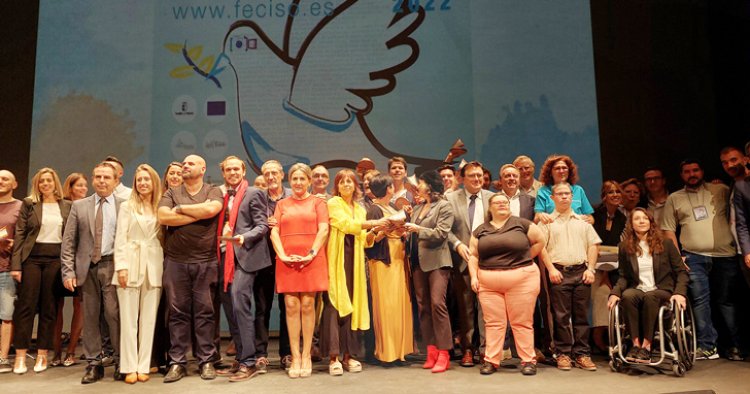 El cortometraje ‘Votamos’ de Santiago Requejo arrasa en el Festival FECISO