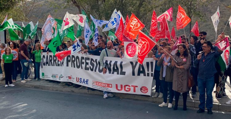 Los sindicatos con representación en la Mesa Sectorial del Sescam se concentran en Toledo