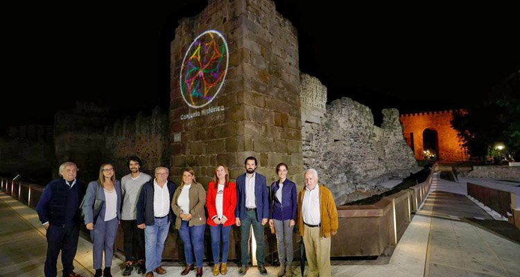 Doce gobos iluminan ya los accesos al conjunto histórico de Talavera