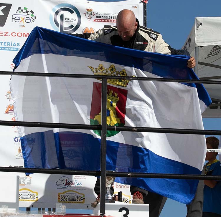 La bandera de Talavera ha lucido en lo más alto de los podios del Nacional de Autocross gracias a la pericia al volante del Lobo del Cerro Negro.