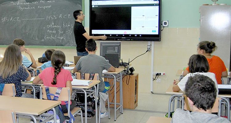 La Junta instalará 475 aulas digitales en Talavera este curso