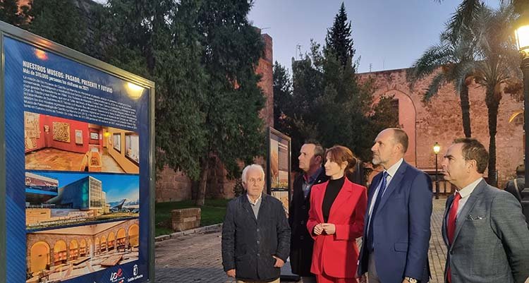 La exposición itinerante del 40 aniversario del Estatuto recala en Talavera