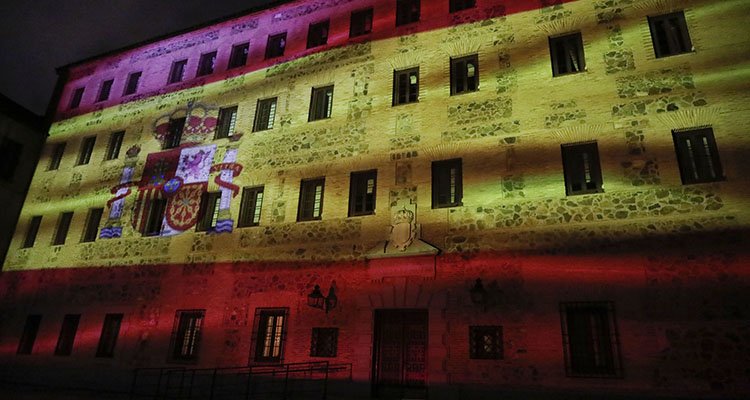 Las Cortes se iluminan con la bandera de España por el Día de la Constitución