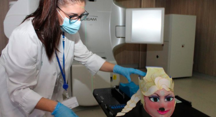 El hospital de Toledo ofrece máscaras de superhéroes a los niños oncológicos