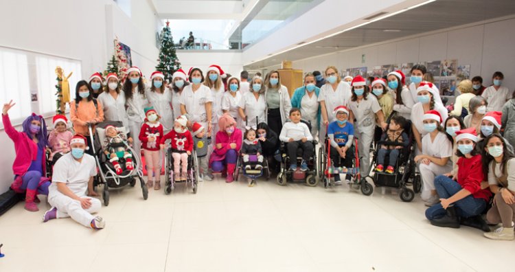 Los niños ingresados en el Hospital de Parapléjicos de Toledo celebran las fiestas navideñas
