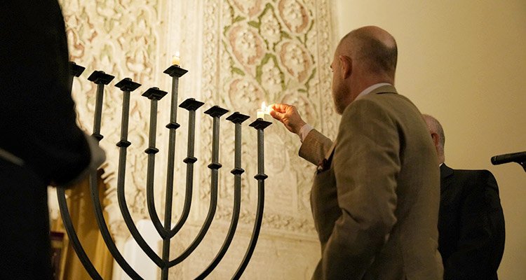La fiesta judía Janucá pone fin a los actos de la Semana Sefardí en Toledo