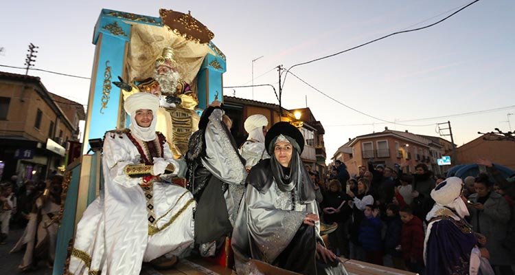 Diez carrozas y 600 personas, en la cabalgata de Reyes de Illescas