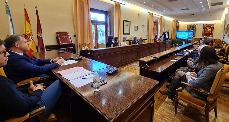 Un momento de la reunión de la Comisión del Plan Especial de la Villa de Talavera.