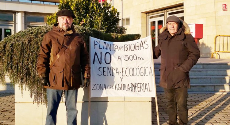 Casasbuenas realiza una recogida de firmas para parar la instalación de la planta de metano
