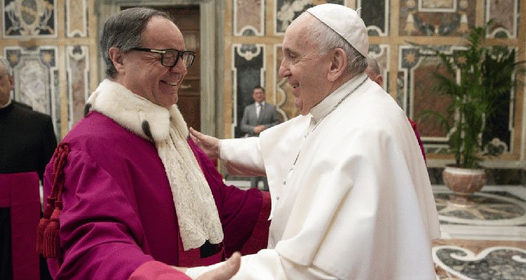 El papa Francisco nombra arzobispo al oliero Alejandro Arellano
