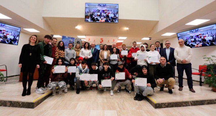 Illescas entrega los diplomas de la segunda edición del programa Inspira