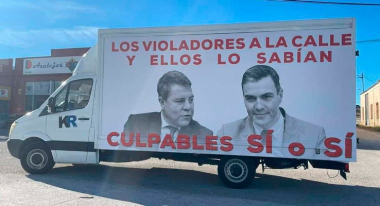 Polémica por la furgoneta de NNGG contra la ley del solo sí es sí con imágenes de Sánchez y Page