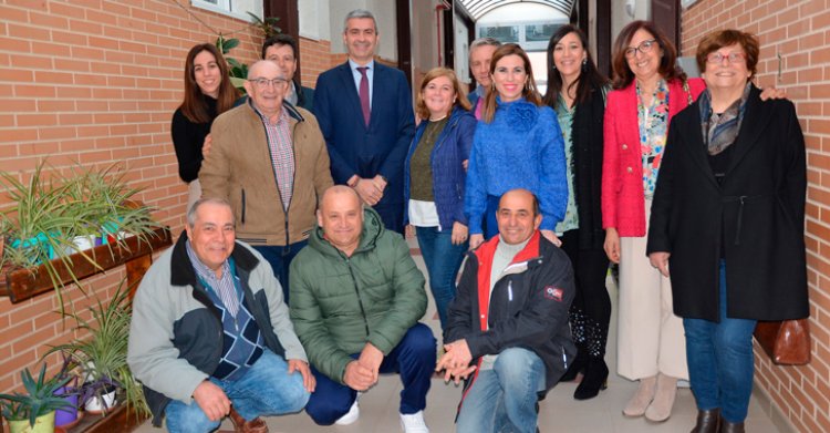 El presidente de la Diputación de Toledo visita el centro de ASODEMA en Madridejos