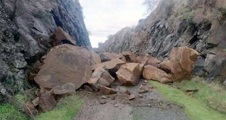 El desprendimiento de rocas en el término municipal de Aldeanueva de Barbarroya a finales de octubre obligó a cerrar el antiguo trazado ferroviario.