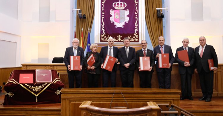 Las Cortes de Castilla-La Mancha homenajean a quienes han presidido estas diez legislaturas