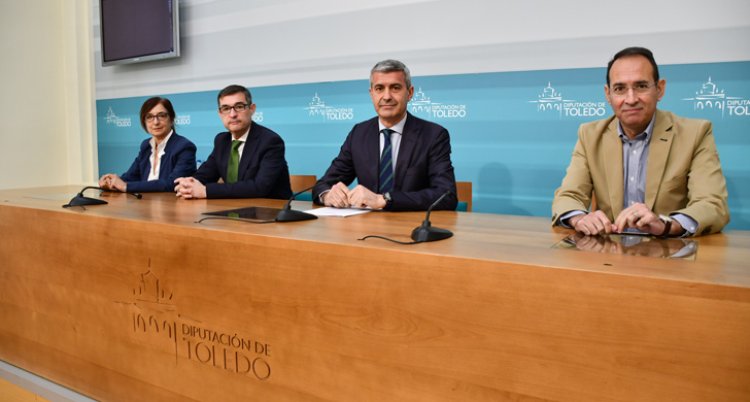 Álvaro Gutiérrez con sus tres vicepresidentes.