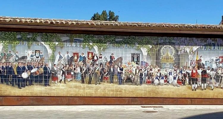 El mural de la calle San Clemente de Talavera recupera su esplendor