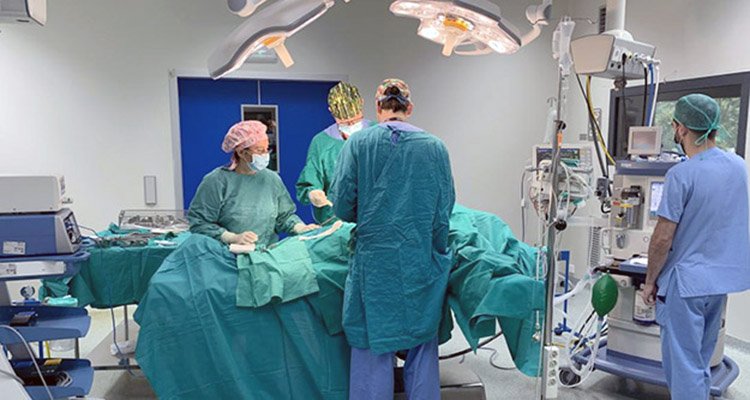 El Ministerio de Sanidad corrige: la espera quirúrgica, por debajo de la media nacional