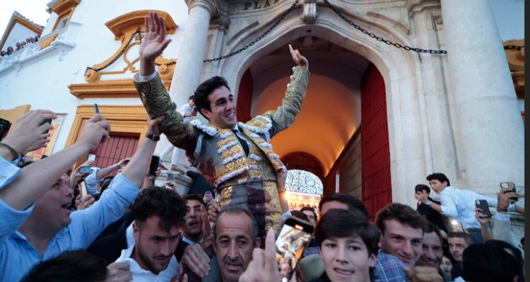 Tomás Rufo vuelve a salir a hombros por la Puerta del Príncipe de la Maestranza