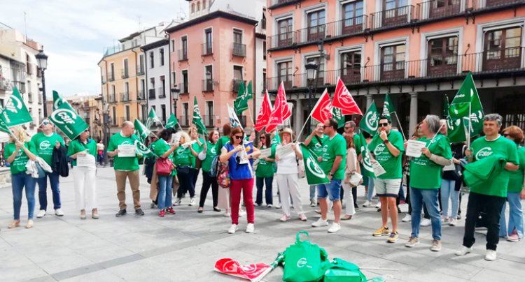 Cincuenta funcionarios de justicia se concentran en la plaza de Zocodover de Toledo