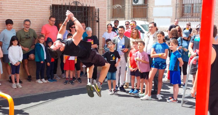 Unos mil vecinos de Olías del Rey participan en la Feria Urbana del Deporte
