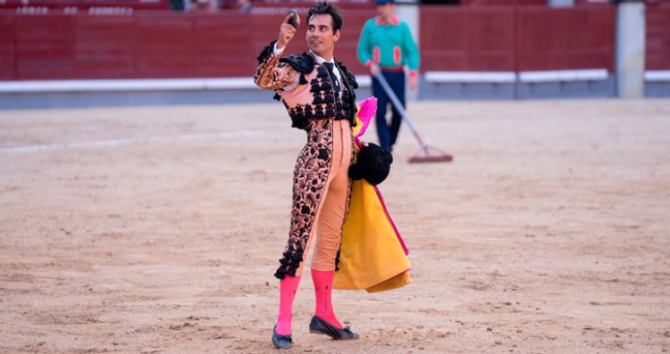 El torero toledano Gómez del Pilar y el toro Cartelero llevan la emoción a Las Ventas