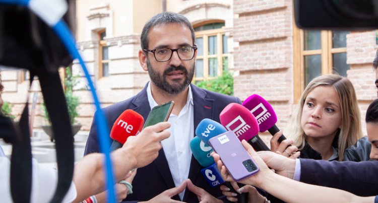 El PSOE se querella contra Núñez por falsear su residencia y por injurias a García-Page