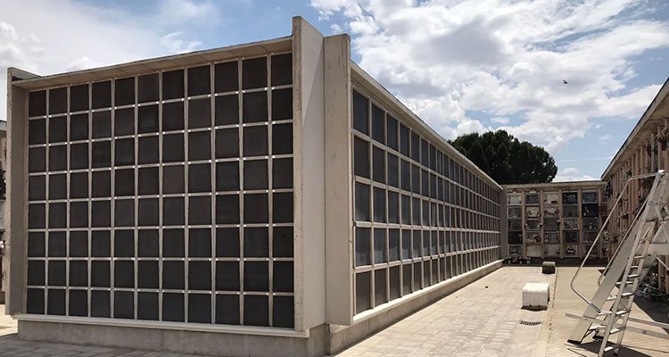 Terminado el nuevo bloque de nichos en el cementerio de Talavera