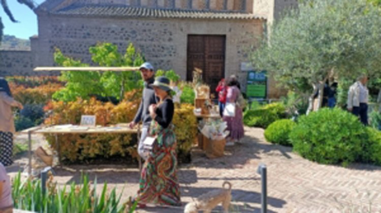 El jardín de San Lucas  de Toledo acoge el primer Mercado de Artesanía de la temporada